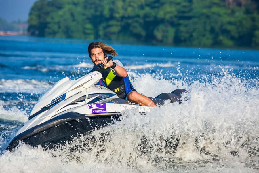 Arabian Sunset Jet Ski Tour – Waves Under the Orange Sky - The guides and the human side of the outing