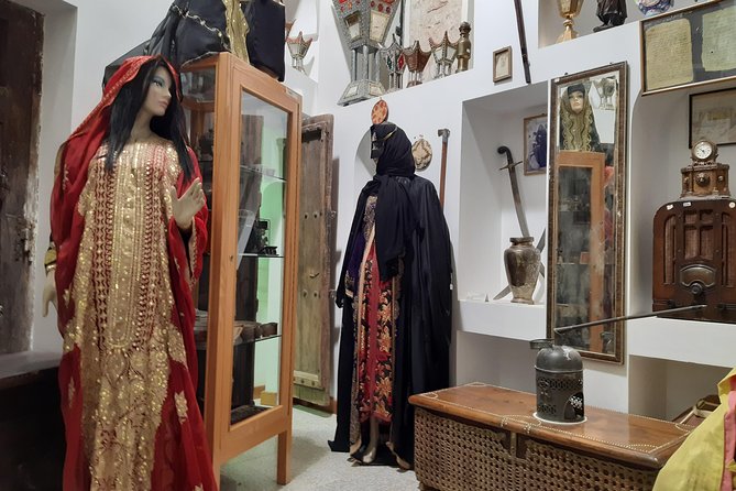 Cultural & Thrills: Sheikh Faisal Museum & Camel Race Adventure - What the guide and private format add