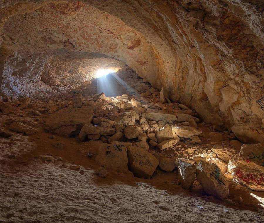 Doha: Guided Al Misfir Cave Tour - From Doha towers to western Qatar’s open desert