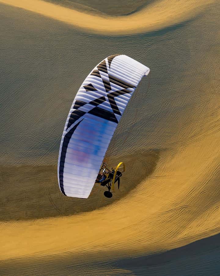 Doha: Paratrike Air Tour with Hotel Pickup and Drop-off - Takeoff, guidance, and the role of the pilot