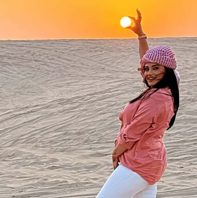 Doha Qatar : sealine adventure Camel Ride sandboard Sunset - A look at the driver service