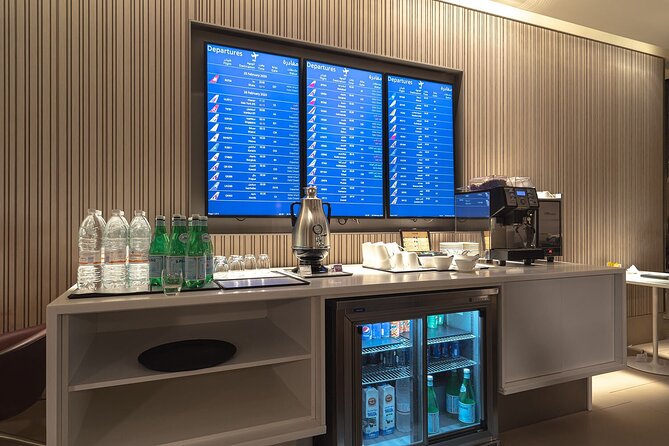 Qatar: Doha Hamad International Airport (DOH) Al Maha Lounge - Food, drinks, and the limits of the buffet