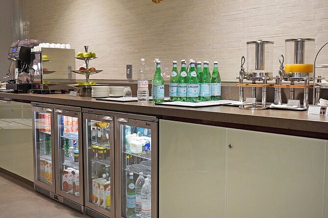 Qatar: Doha Hamad International Airport (DOH) Al Maha Lounge - Wi-Fi, flight information, and small practical comforts